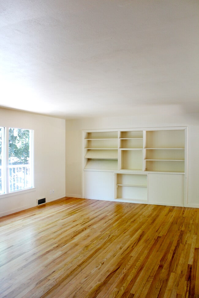 Photo - 1015 NE Duncan Ln