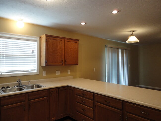 Photo - 912 N Garver Rd