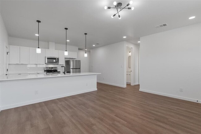 Photo - 533 Hackberry Rd