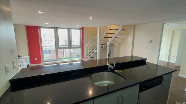 Photo - 293 McGuinness Blvd