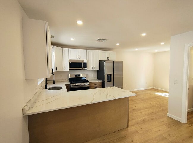 Photo - 107 Metcalf St Unit B