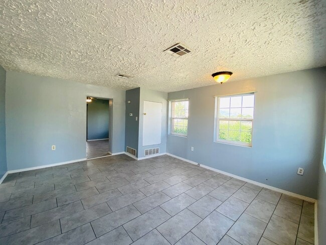 Photo - 2 bedroom, 1 bath Home!