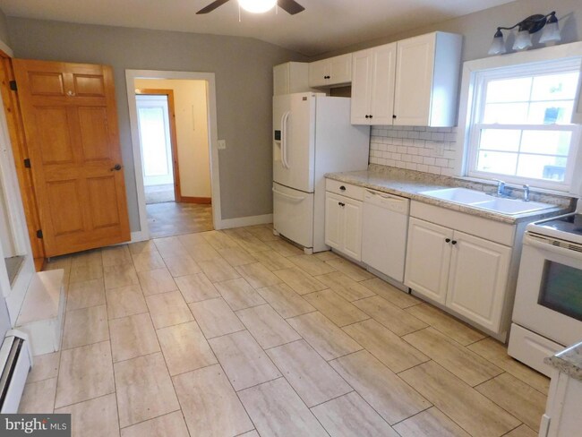 Photo - 1057 S River Rd