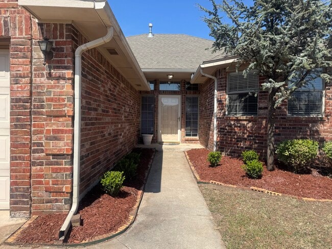 Photo - 505 SW 164th Ter