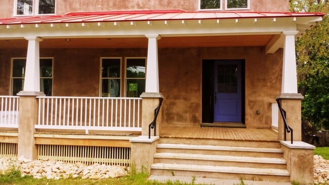 Photo - 203 Robertson Ave