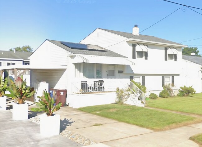 Building Photo - 512 N Somerset Ave