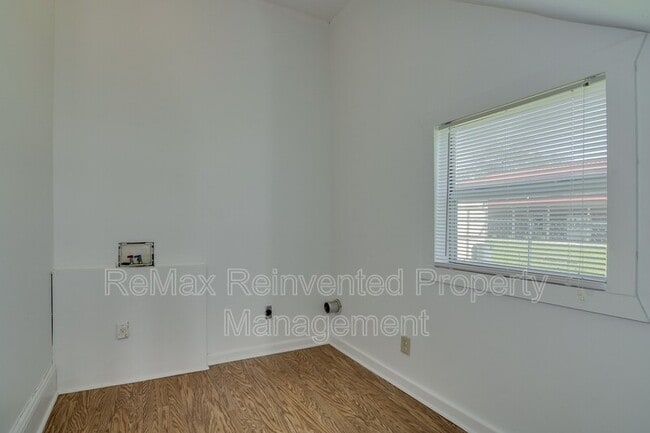 Photo - 537 Watkins St Unit B