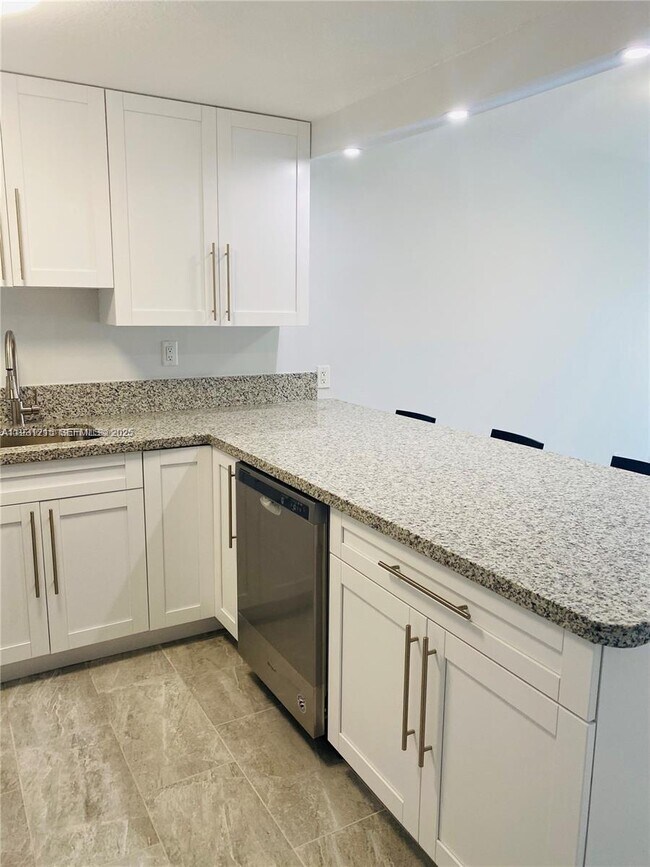 Photo - 5201 Geneva Ct Unit 304