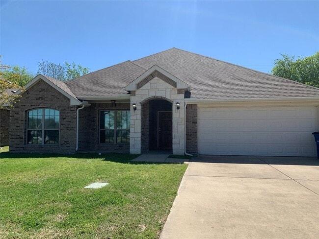 Building Photo - 805 Oakmont Dr Rental