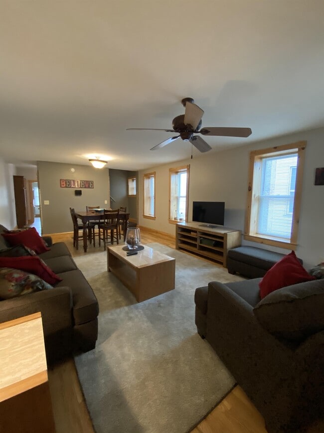 1138 Memorial Ave Unit 1
