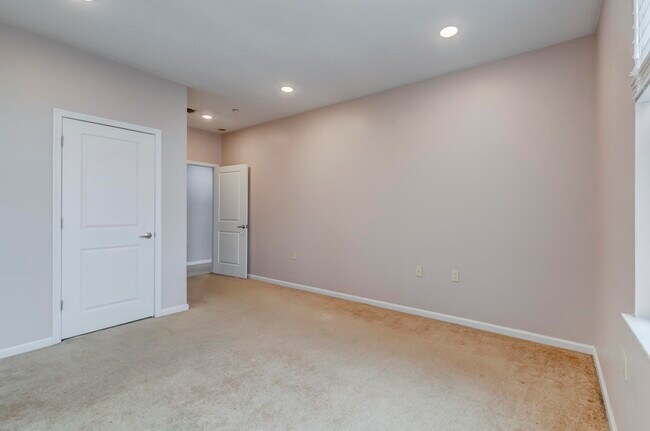 Photo - 1209 Summit Ave Unit 305