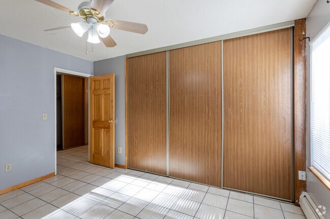 1BR, 1BA - 600 SF