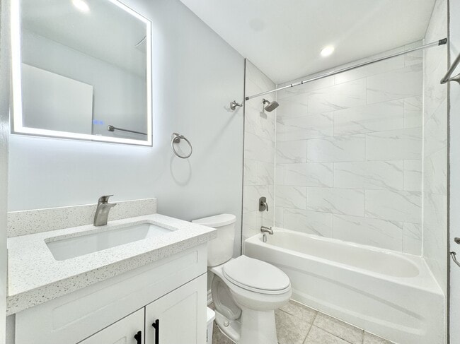 Photo - 15 Ormond St S Unit 4