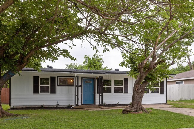 Front view - 626 Seneca Dr