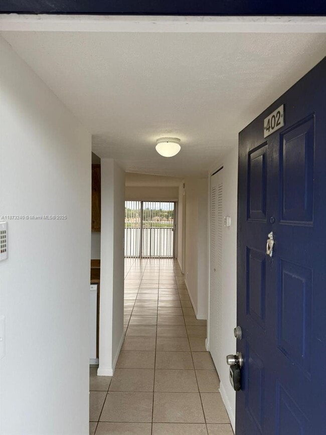 Photo - 8600 N Sherman Cir Unit 402