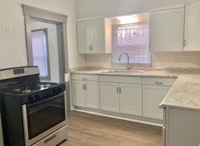 Photo - 1941 W 77th St