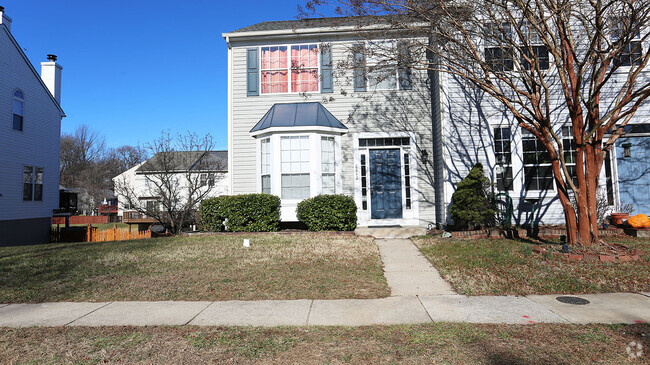 Building Photo - 8842 Fox Cir Rental