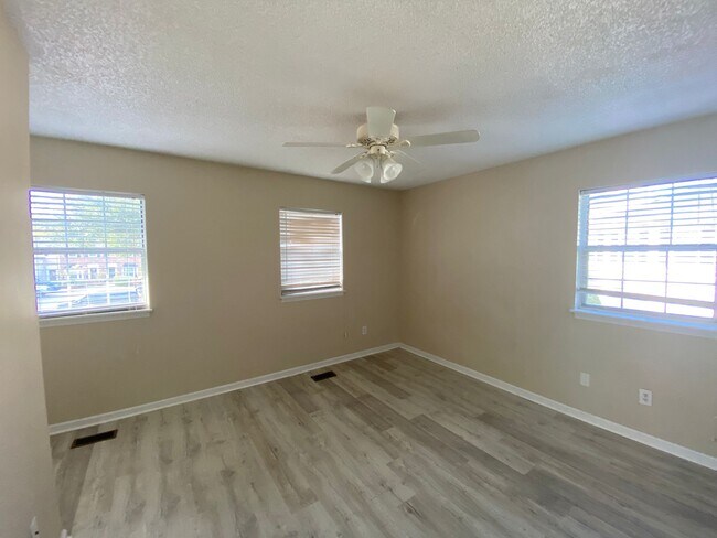 Photo - 2925 Carriage Row Ln