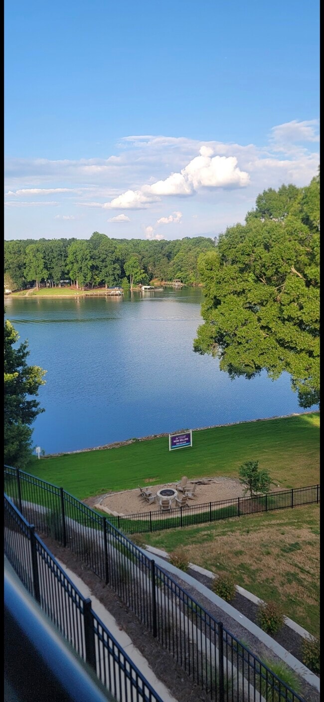 Building Photo - 4455 Reed Creek Dr Unit 207