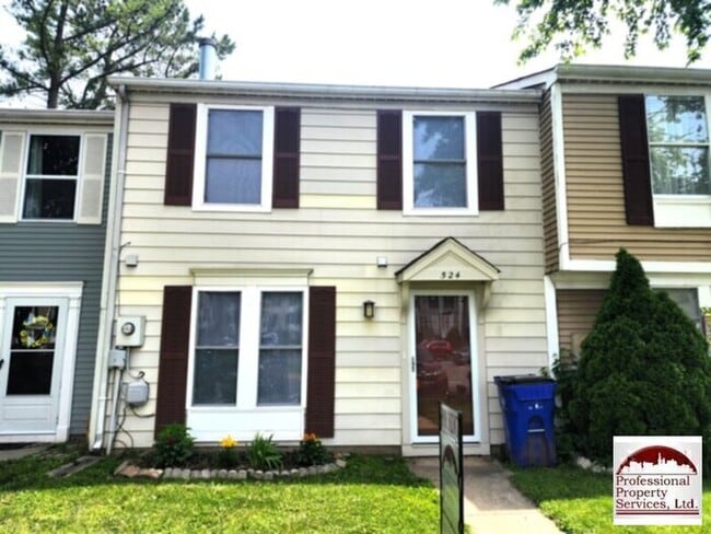 Building Photo - Charming 3br/1.5ba Townhome Updated, Convenient, And Move In Ready