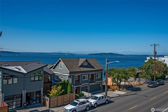 Building Photo - 4226 Beach Dr SW