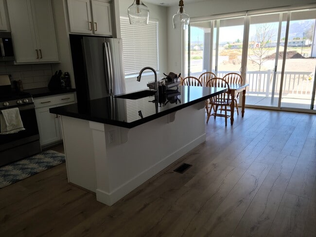 Photo - 1544 W 250 N