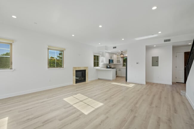 Photo - 11474 Moorpark St Unit 5