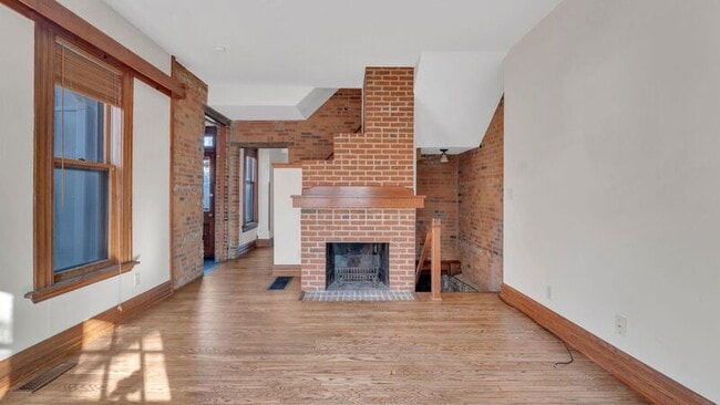 Photo - 129-131-131 E Sycamore St Unit 131