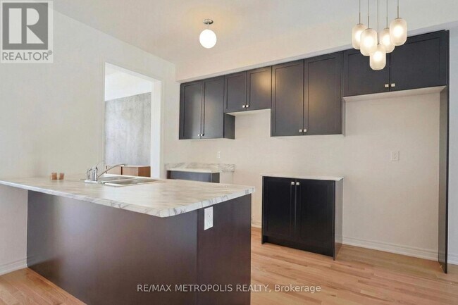 Photo - 2944 Peter Matthews Dr