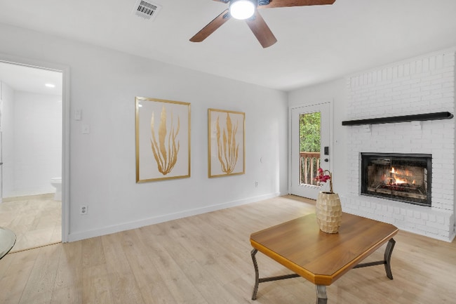 Photo - 2907 Woodrich Dr Unidad A