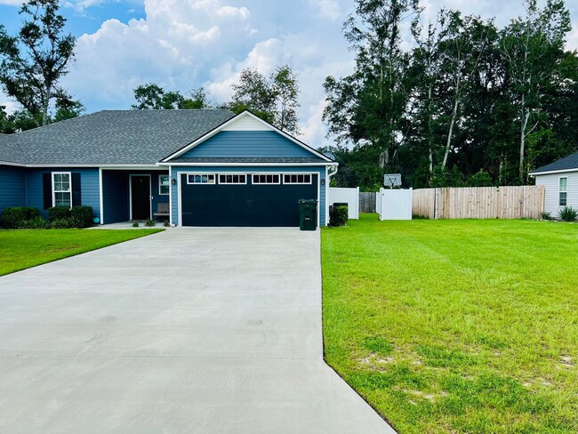 Photo - $500 Move-in Discount! Modern 4-Bedroom Ho...