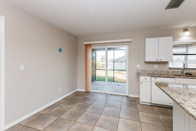 Photo - 139 SE 19th Ln