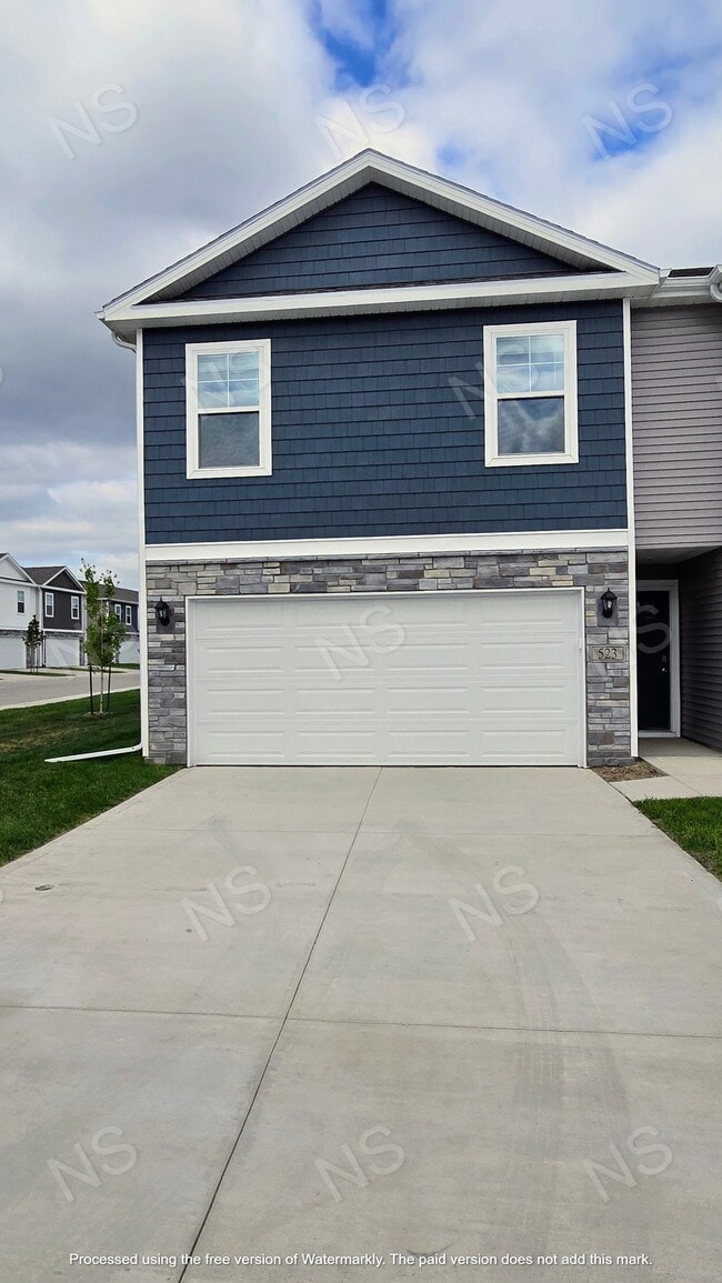 Building Photo - 523 Kinley Dr