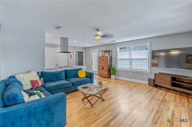 Photo - 2404 Oak Crest Ave