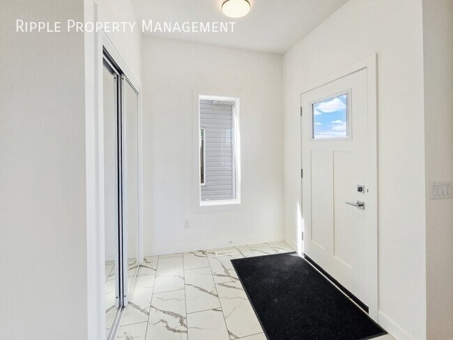 Photo - BRAND NEW 3 BEDS+DEN, 2.5 BATHS UPPER UNIT | GOURMET KITCHEN & MODERN FINISHES