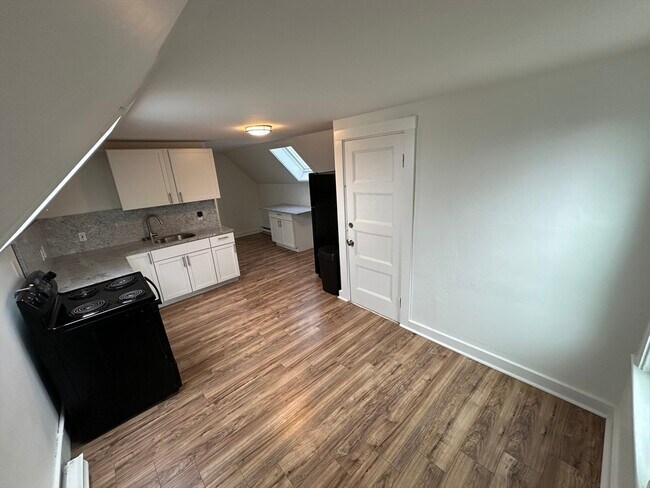 Photo - 58-60-60 Waverly St Unit 3
