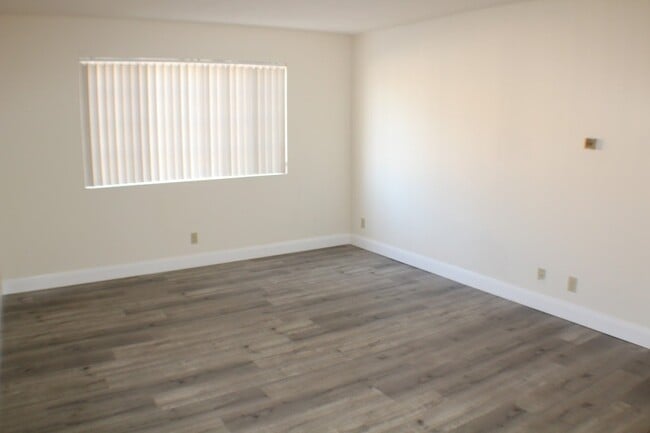 Photo - 14103 Cerise Ave Unidad 15