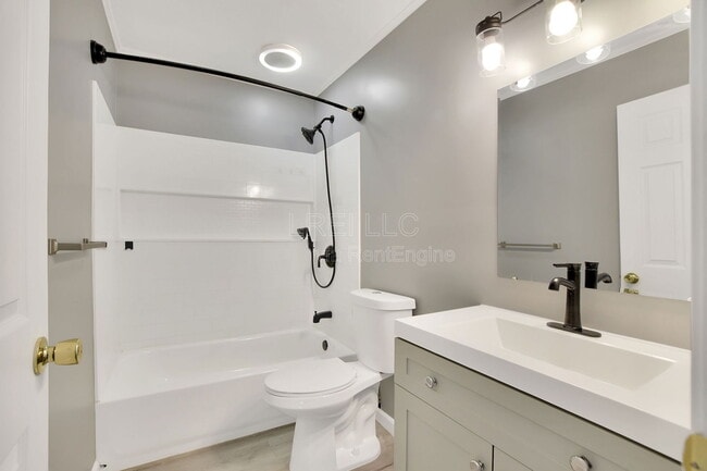 Photo - 817 Lancelot Ct