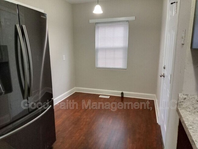 Photo - 203 E 11th St