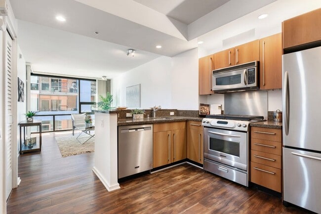 Building Photo - 350 11th Ave Unit 626