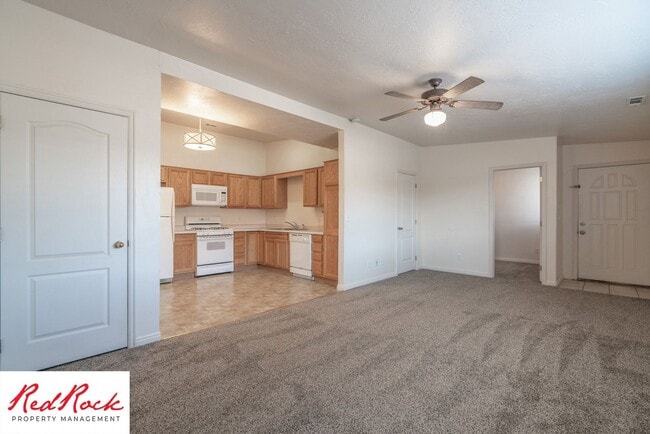 Building Photo - Enjoy Scenic Ivins Living – 3-Bed, 2-Bath ... Rental