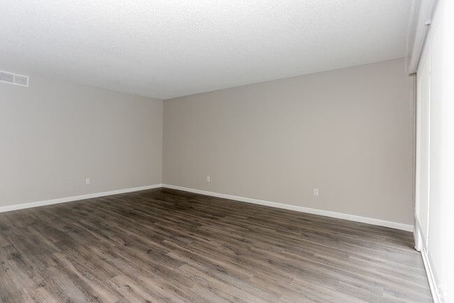 2BR, 2BA - 1004 SF remodeled