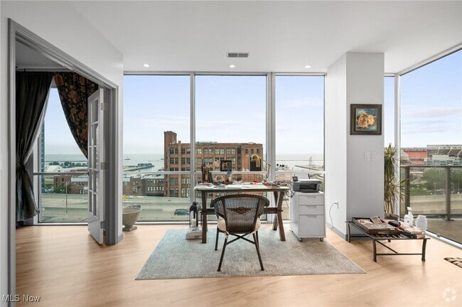 Building Photo - 701 W Lakeside Ave Unit 601 Rental