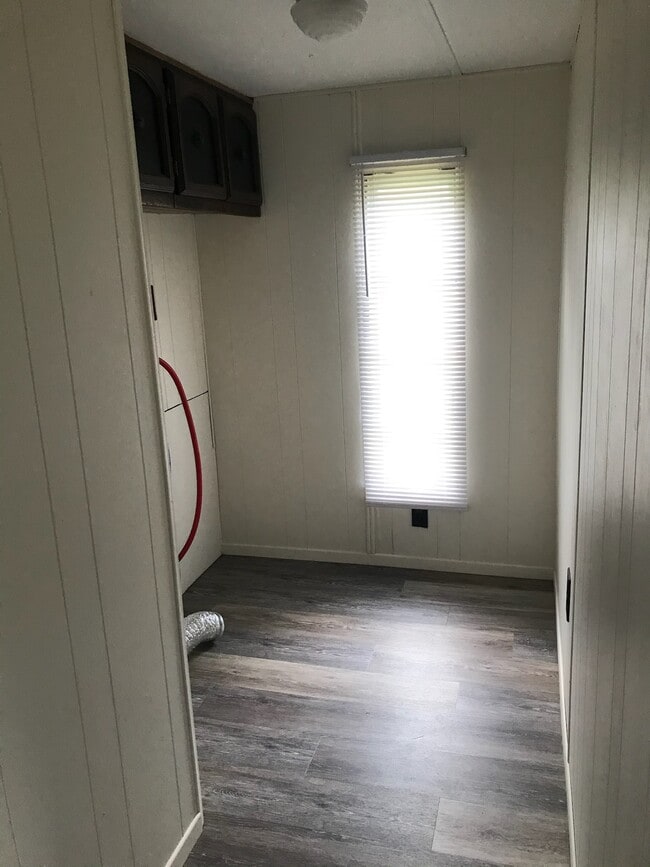 Photo - 208 Bee Ridge Rd