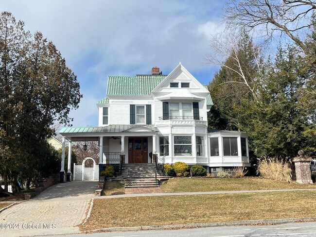Photo - 601 N Broadway House