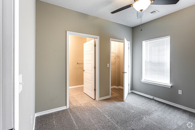 2BR, 2BA - 1120SF