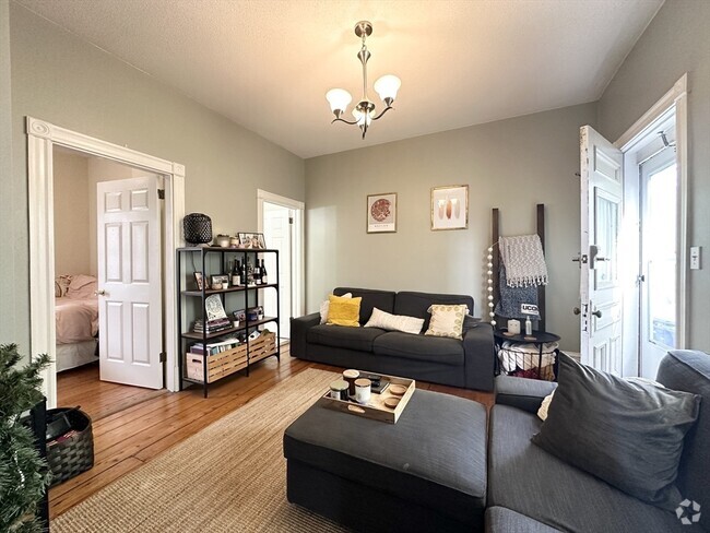 Building Photo - 109 Beacon St Unit #1 Rental