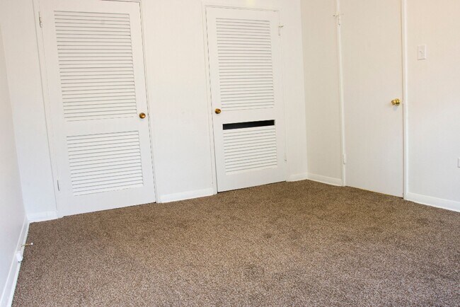 5007 W Jackson