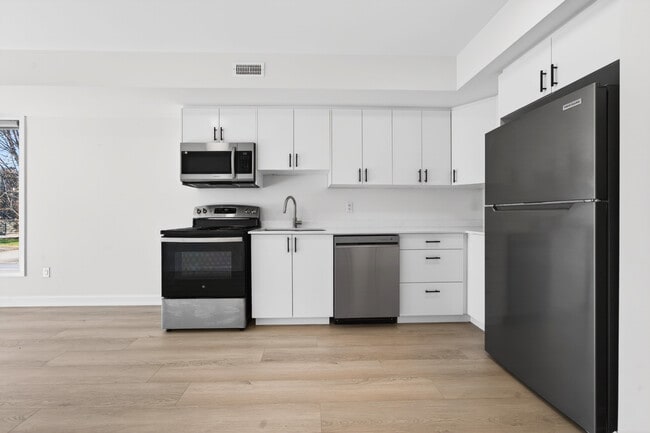 Photo - 1241 Collins Av