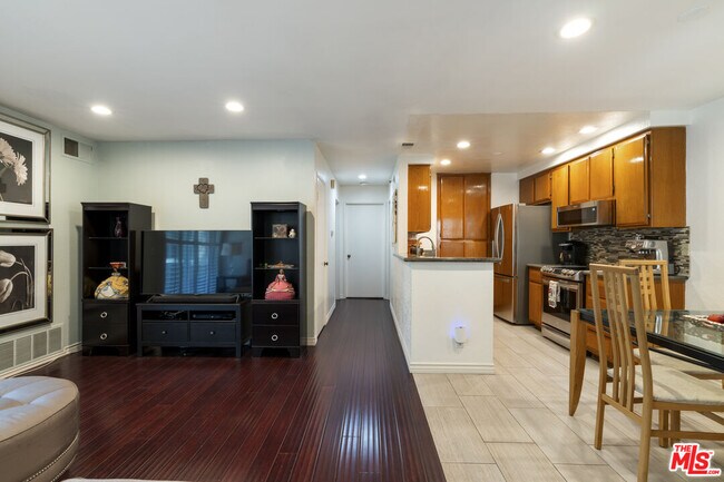 Photo - 3863 Thorncroft Ln Unit E